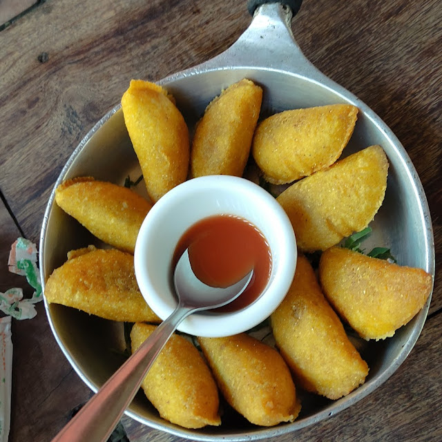Pastel de Angu Com Carne Seca E Catupiry
