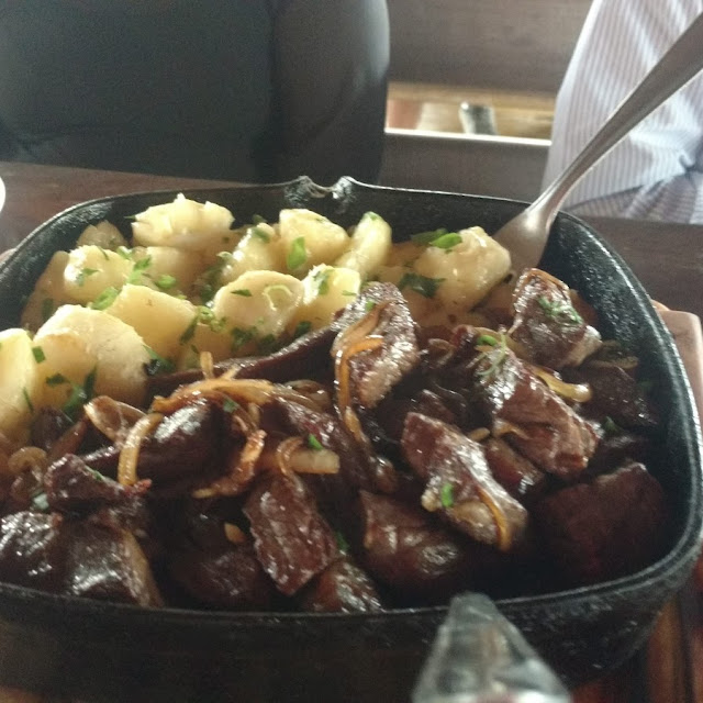 Contra Filé Com Mandioca Frita Na Manteiga de Garrafa