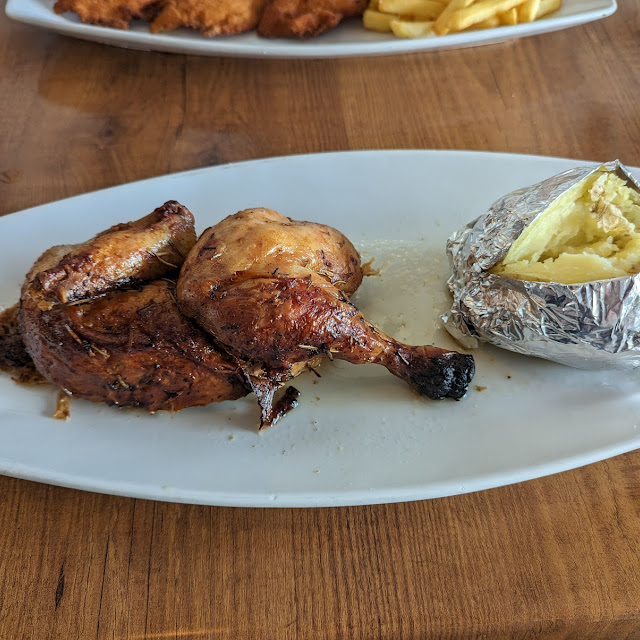 Pollo Asado Con Patatas Asadas