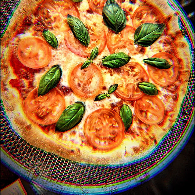 Pizza Margherita 32