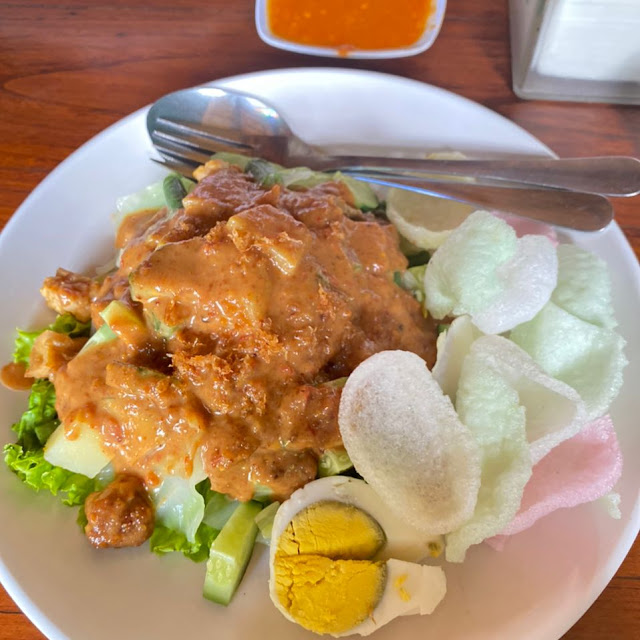 Bali Salad with Peanut Sauce