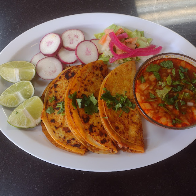 Especial Tacos de Birria Con Consomé