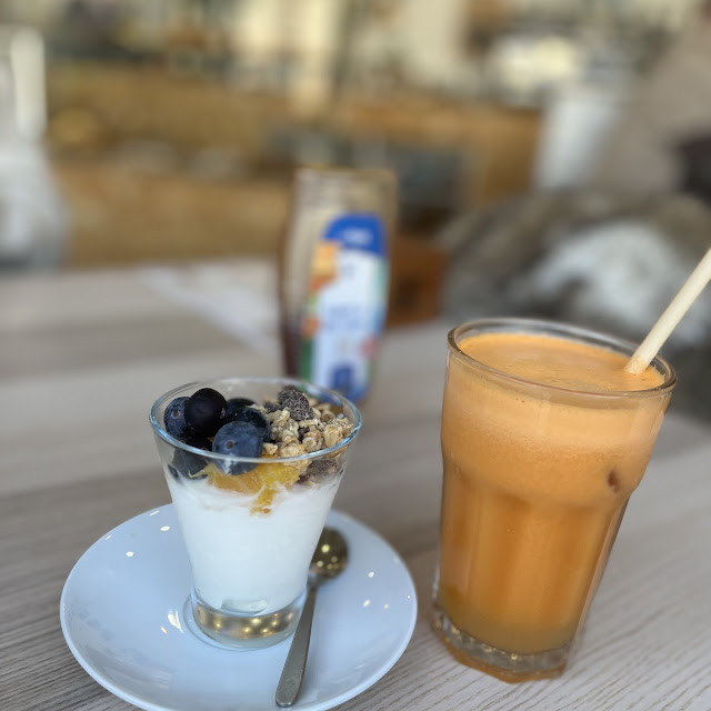 Licuado de Frutas Y Yogur Con Arándanos Y Cereales