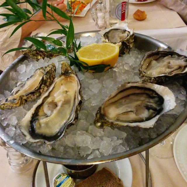 Selection of 18 Oysters