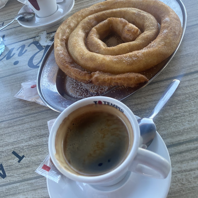 Rosca de Churro Con Chocolate Caliente