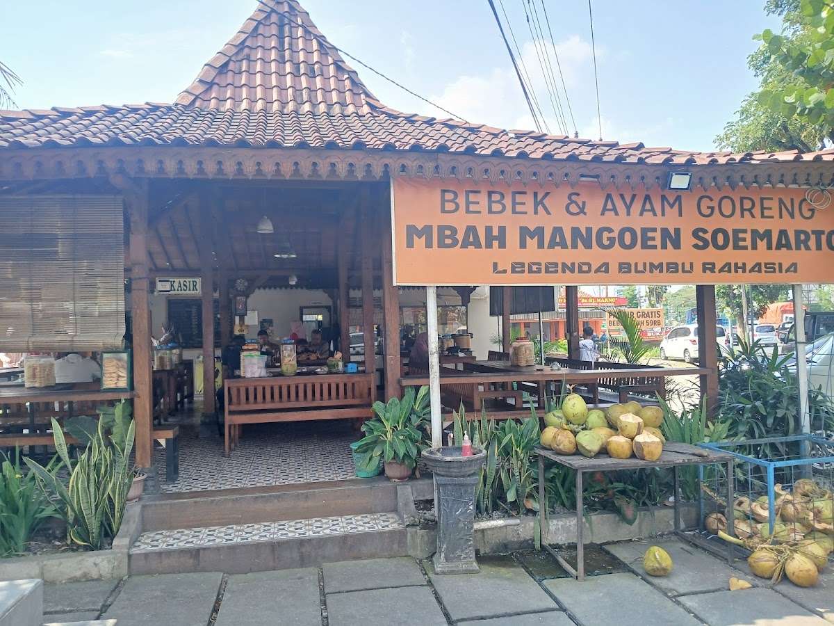Bebek Goreng Mbah Mangoen Soemarto