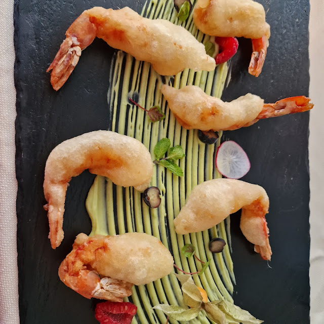 Gamberi In Pastella Con Salsa Di Avocado