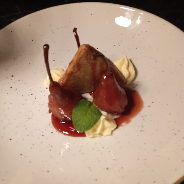Pere Martin-sec Con Frolla Croccante E Crema Chantilly