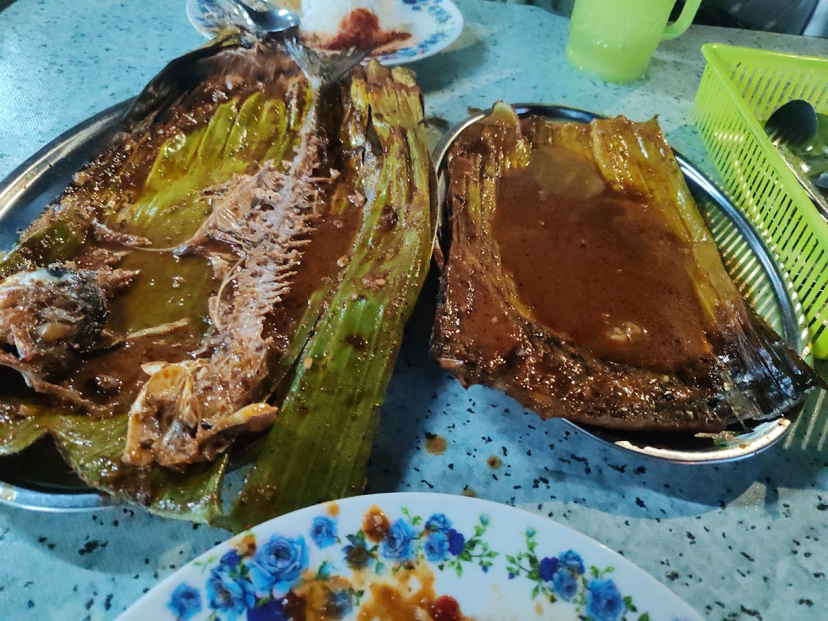 Restoran Ikan Bakar sebelah Family Clinic Pagoh