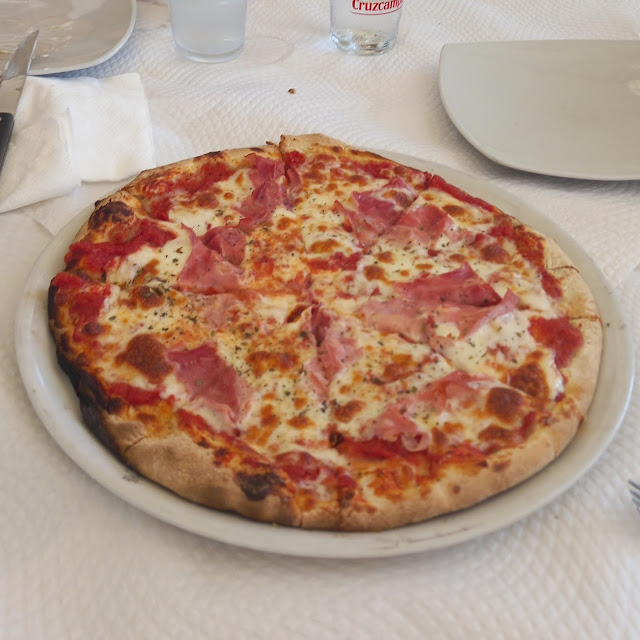 Pizzas Ensaladas Y Platos Combinados