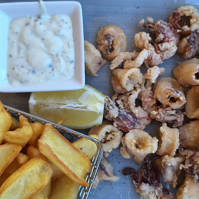 Lignje Pržene S Pomfritom