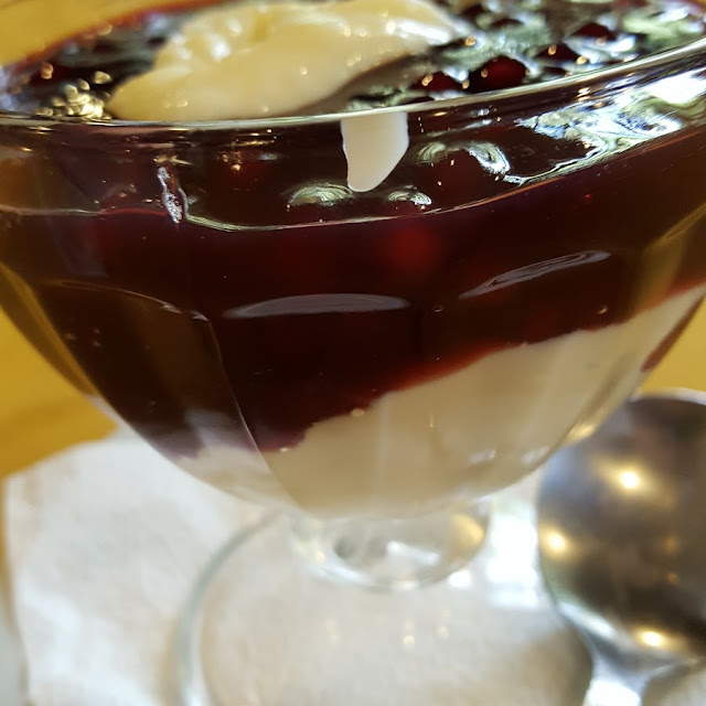 Sagu de Vinho Com Creme