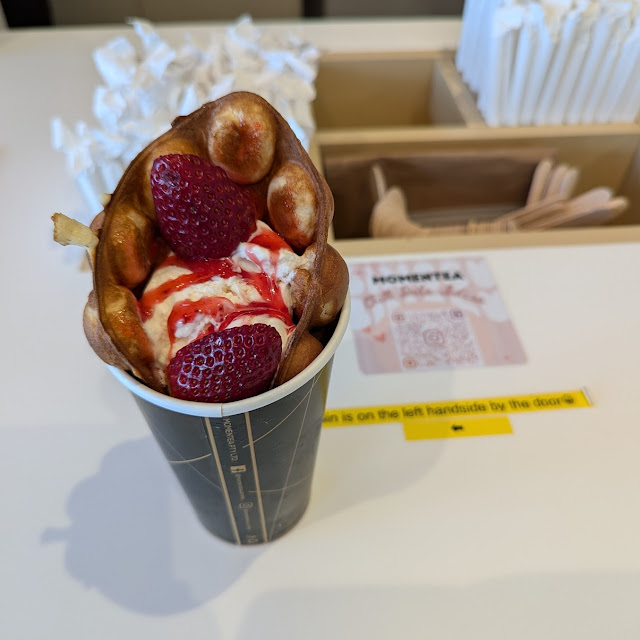 Bubble Waffle Strawberry Lover