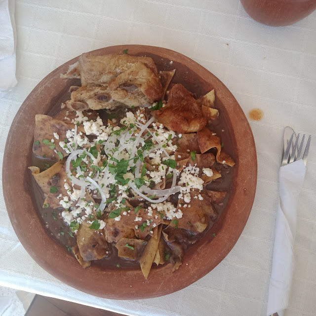 Chilaquiles de Frijol Con Tasajo A la Plancha