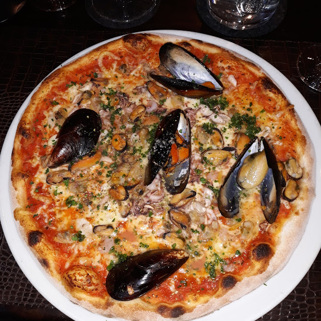 Meeresfrüchte Pizza