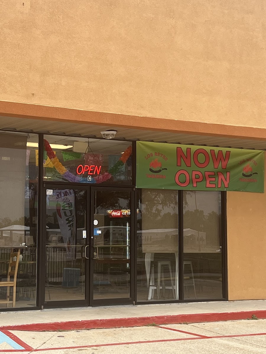 Los Reyes Taqueria