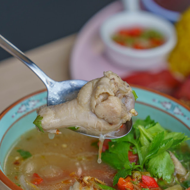 ซุปไก่แซ่บ spicy chicken soup 酸辣鸡汤