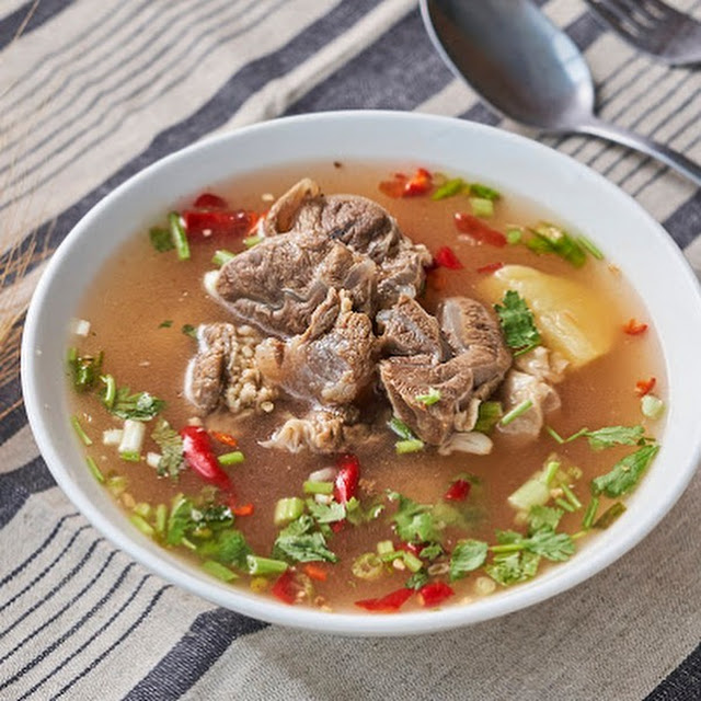 ซุปเนื้อแซ่บ spicy beef soup 酸辣牛汤