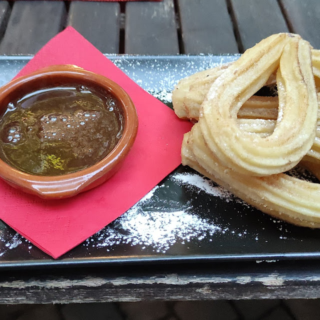 Curros Mit Schokoladensoße