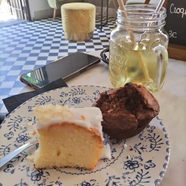 Pastís Au Citron Et Patisserie de Noisette Su Chocolat