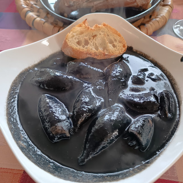 Txipirones En Su Tinta