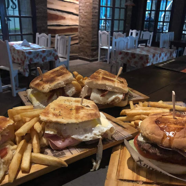 Hamburguesas Y Sandwiches
