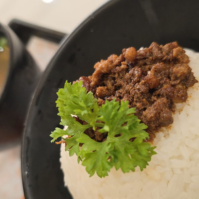 f011 Spicy Thai Basil Minced Pork Rice