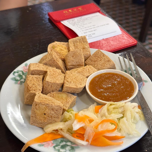 loong fong tofu with pickled vegetable 龍鳳炸豆腐配醃菜