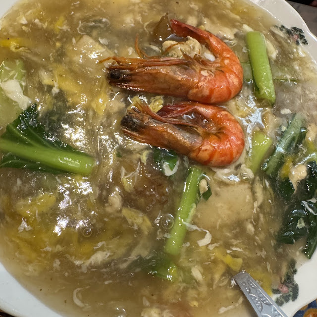 deep-fried egg noodle in gravy 滑蛋炸生面