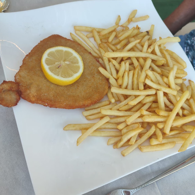 Hähnchenschnitzel Pommes