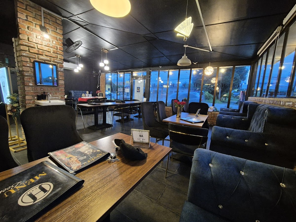 H CAFE PAKA