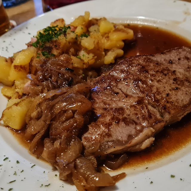 Zwiebelrostbraten Mit Bratkartoffeln