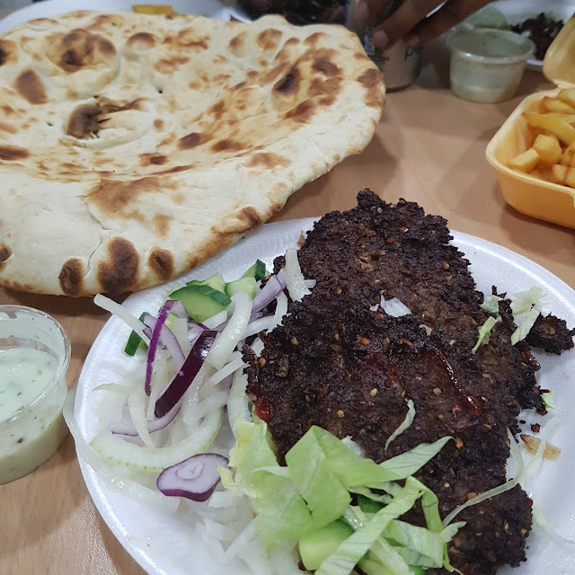 Chapal Kebab with Naan