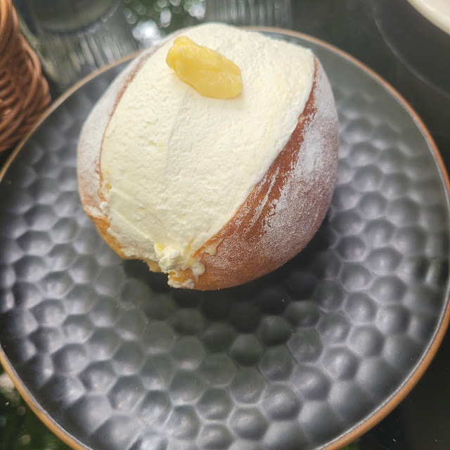 Maritozzo Con Crema Pasticcera