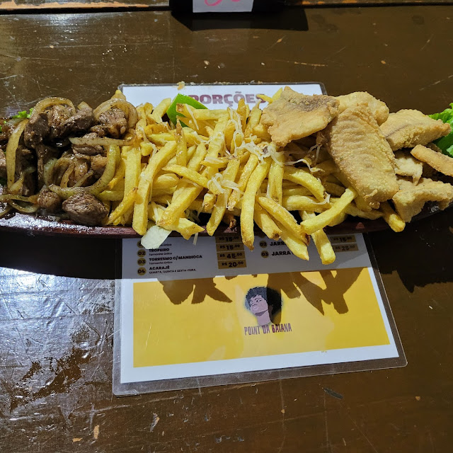 Tilápia cm Fritas E Carne
