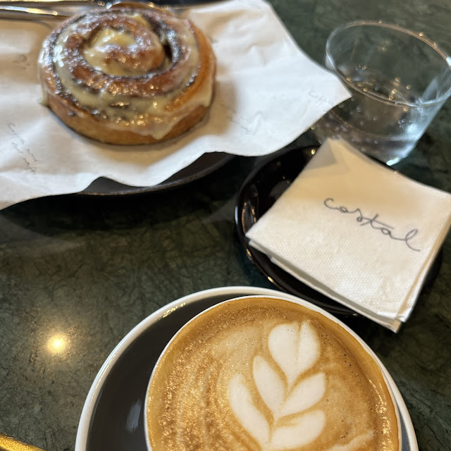 Flat White Con Roll de Canela