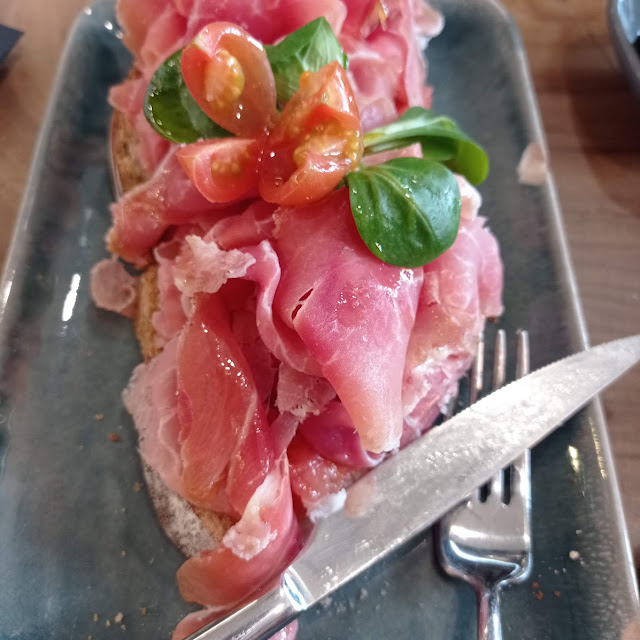 Tosta de Jamón Y Tomate