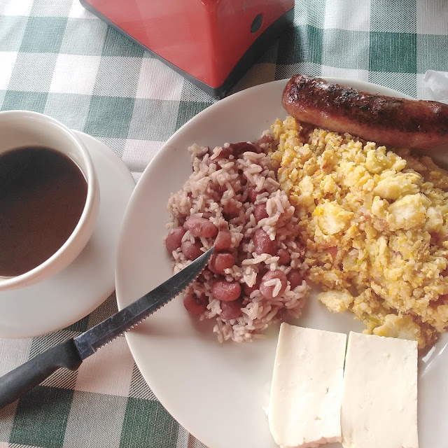 Calentado Y Migas de Desayuno