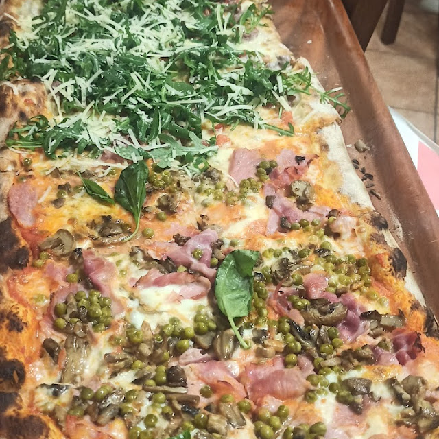 Pizza Metà Margherita Metà Boscaiola Senza Funghi