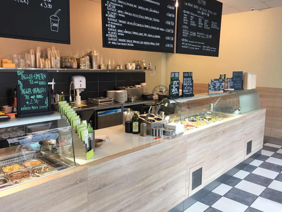 Frozen Yogurt & Salatbar