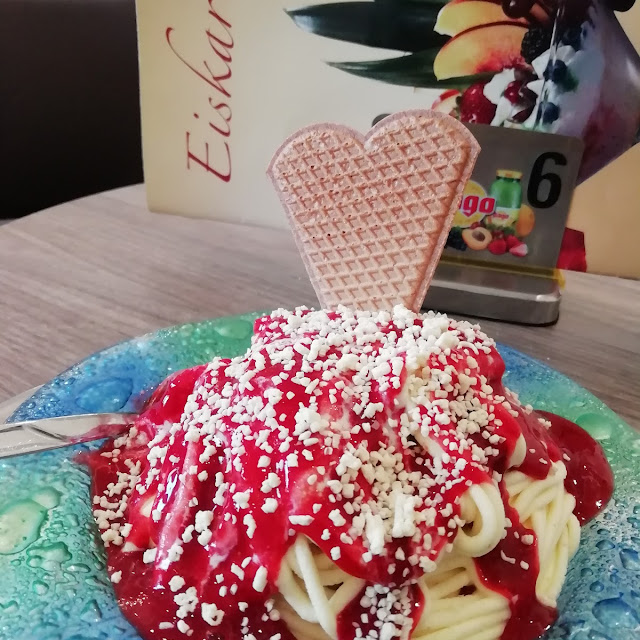 Spaghetti Eis Mit Erdbeer Himbeer Sosse
