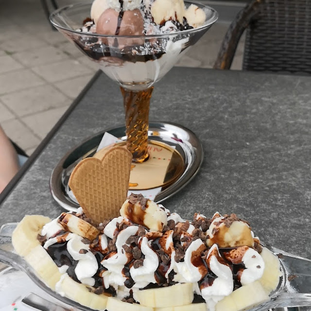 Banana Split & Raffaello Becher