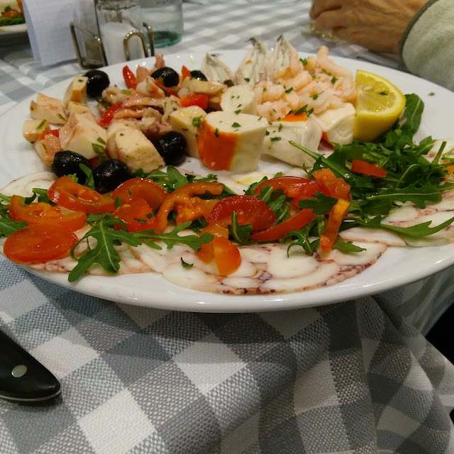 Insalata Di Mare E Verdure Crude