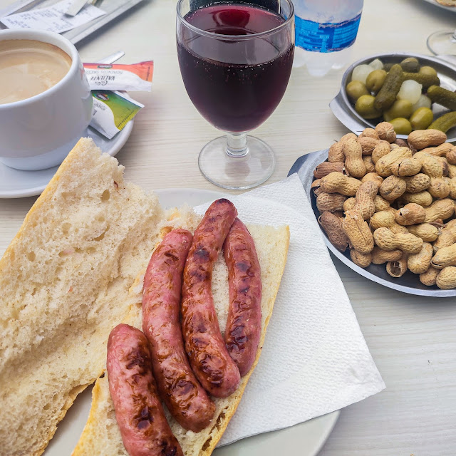 Bocadillo de Longanizas Y Cacahuetes