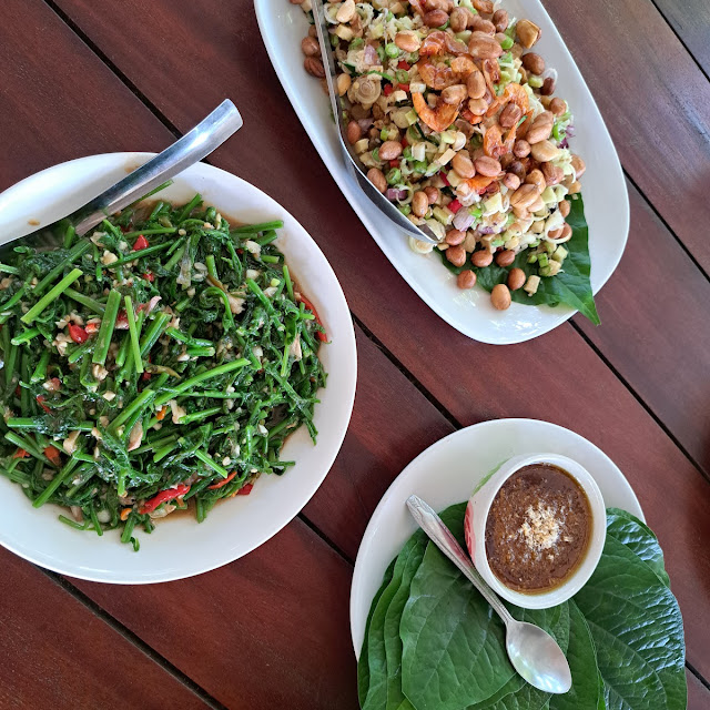 ซ้าย ผัดผัก