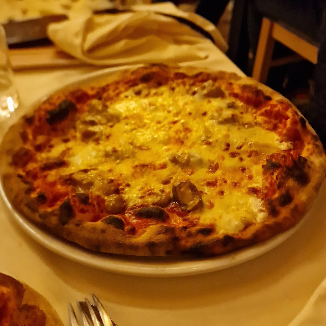 Pizza Funghi E Morlacco