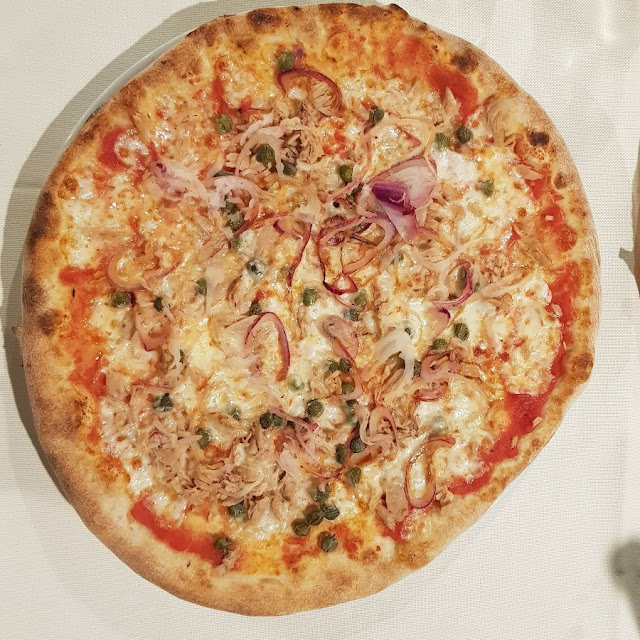 Pizza Cipolla Tropea Capperi E Tonno