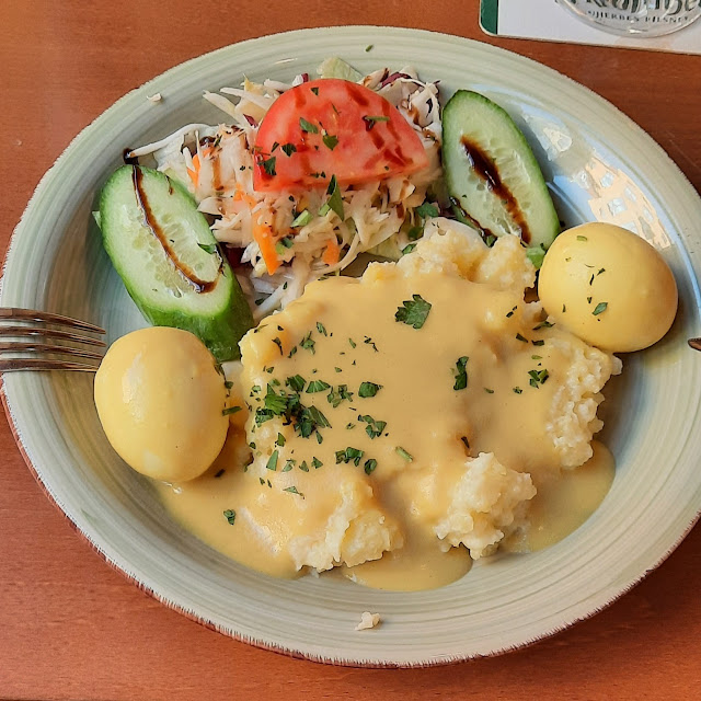 Senfeier Und Stampfkartoffeln