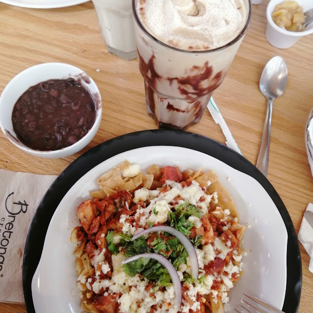 Chilaquiles En Salsa de Chicharrón