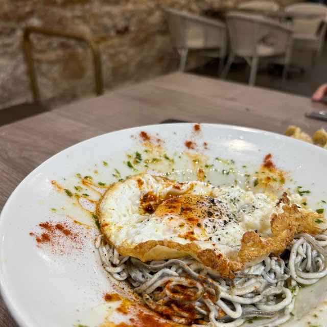 Gulas Salteadas Con Huevo
